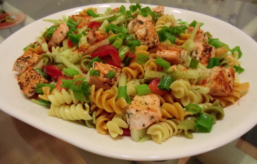 Happy Food Pasta salad with salmon